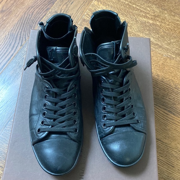 Men’s Louis Vuitton sneakers - Picture 1 of 8